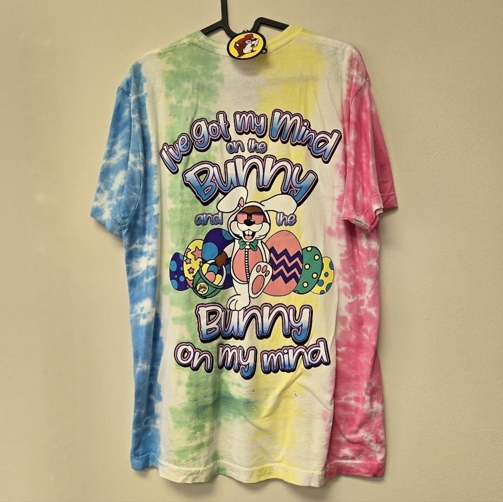 Buc-ee's Easter Bunny on my Mind tie dye t-shirt L